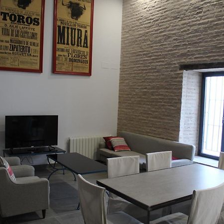 Cozy & Modern Apartment Hombre De Piedra Севиля Екстериор снимка