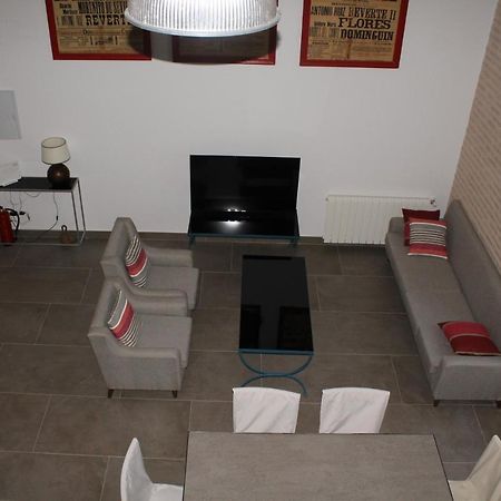 Cozy & Modern Apartment Hombre De Piedra Севиля Екстериор снимка