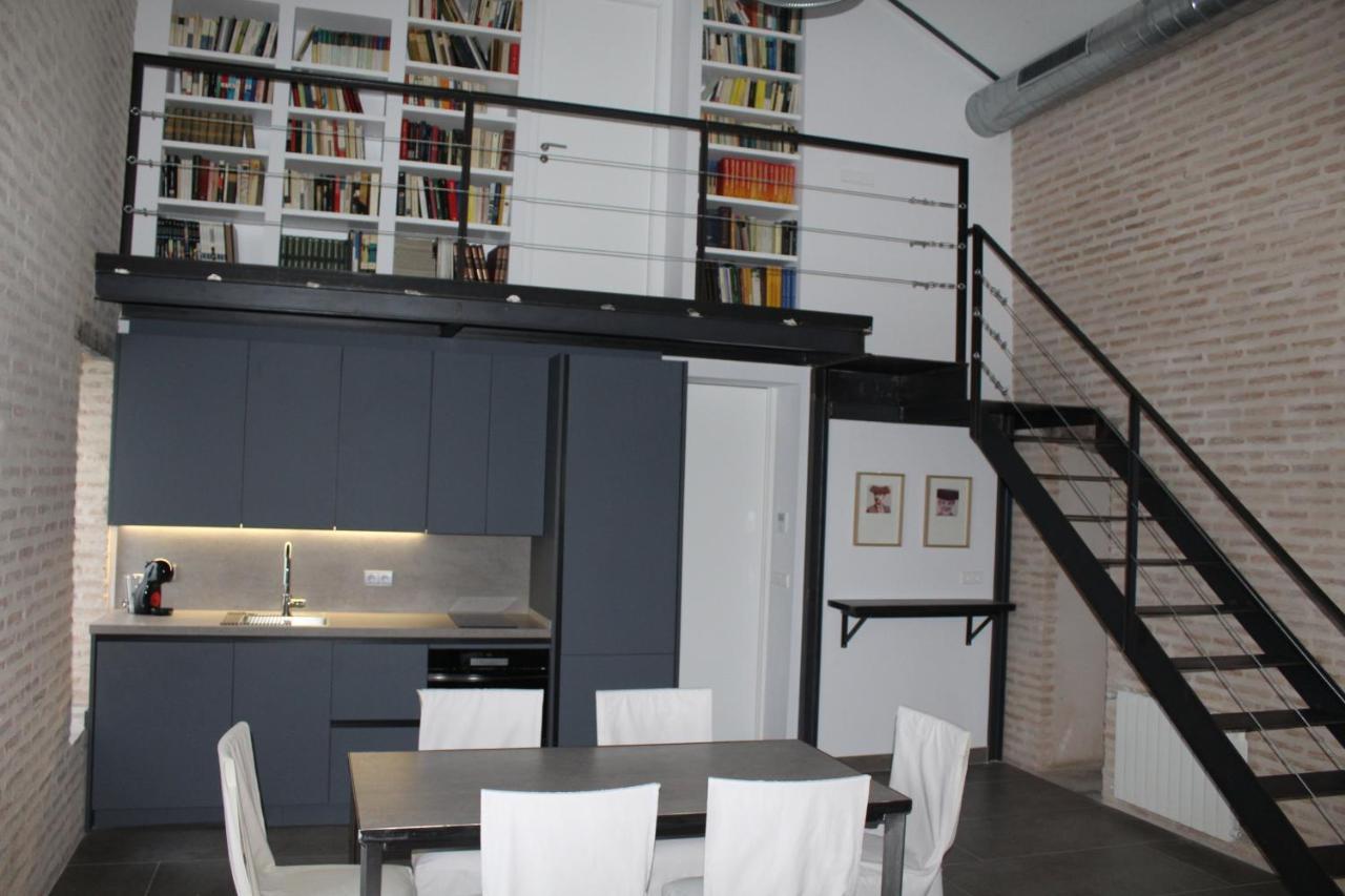 Cozy & Modern Apartment Hombre De Piedra Севиля Екстериор снимка